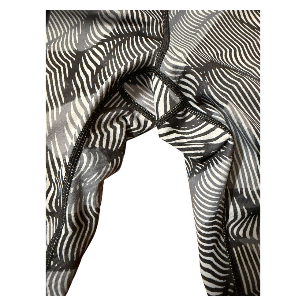 Zella Live In High Waist Leggings – Abstract Black/Gray Graphic Print – Size S - Picture 6 of 7